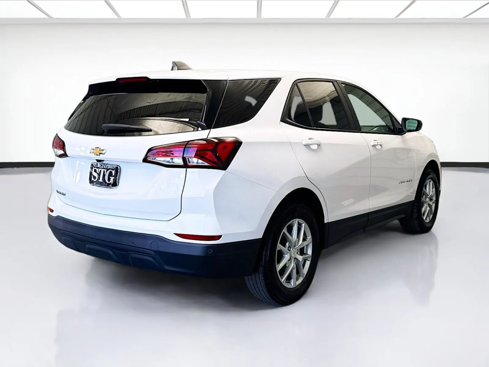 2024 Chevrolet Equinox LS photo 2