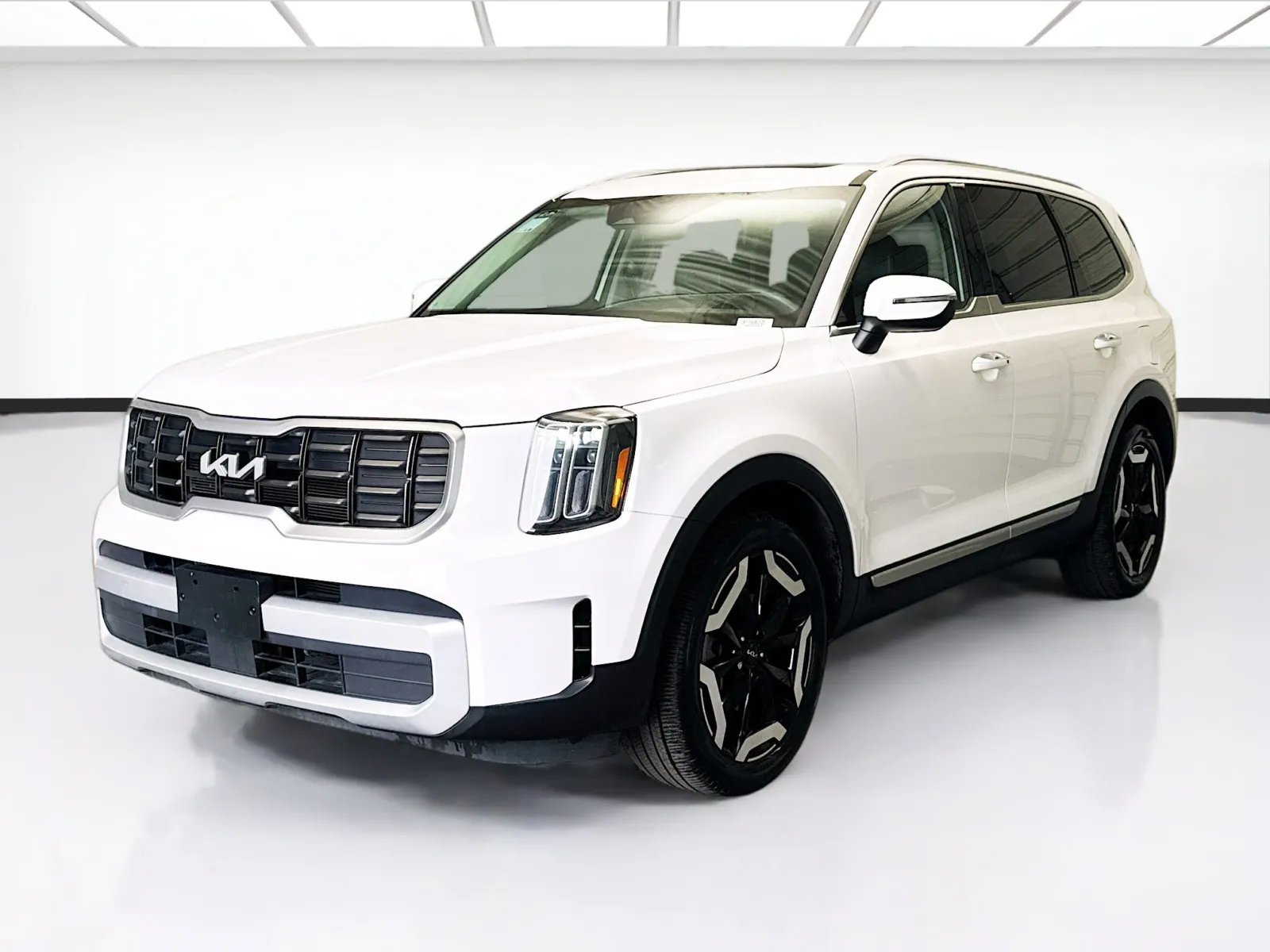 White 2024 Kia Telluride S for sale in Montclair, CA