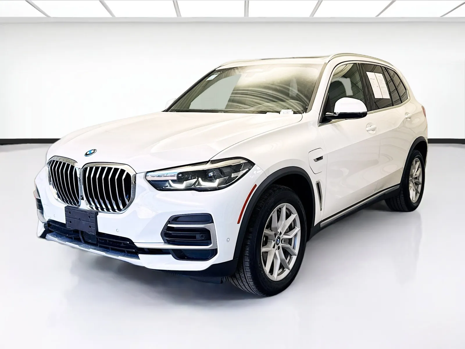 White 2022 BMW X5 xDrive45e for sale in Montclair, CA
