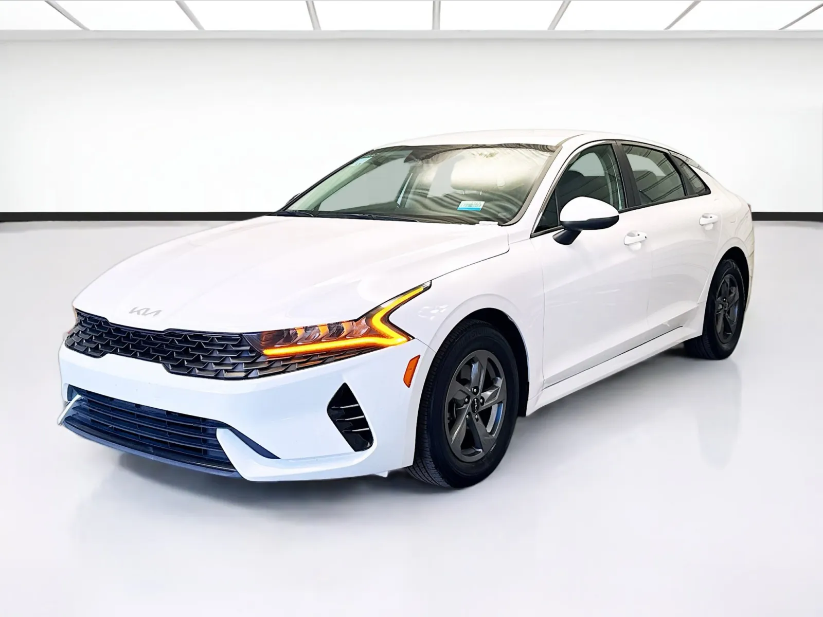 White 2022 Kia K5 LXS for sale in Montclair, CA