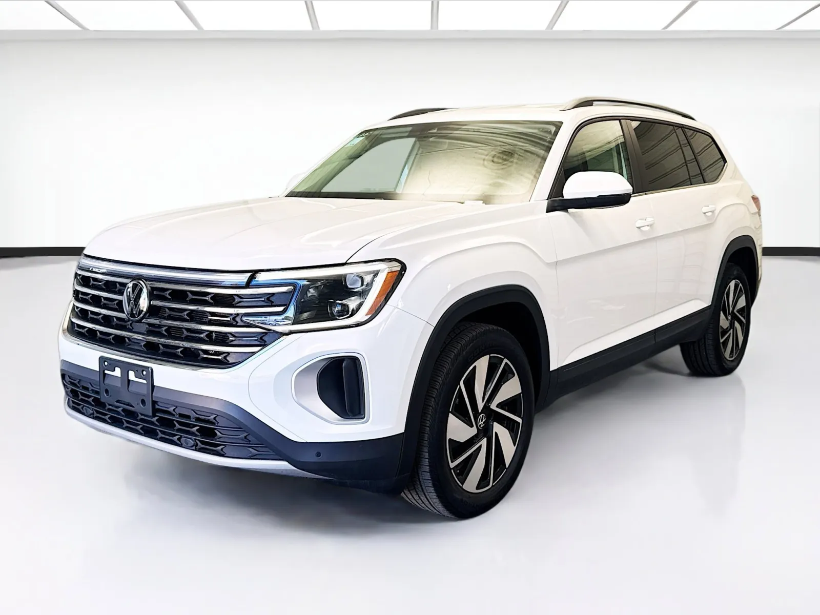 White 2024 Volkswagen Atlas 2.0T SE w/Technology for sale in Montclair, CA