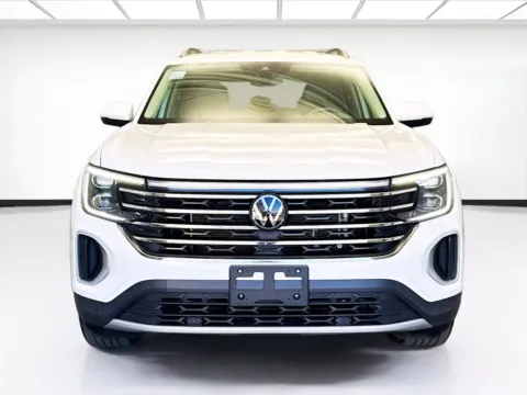 Photos of 2024 Volkswagen Atlas 2.0T SE w/Technology for sale in Montclair, CA at STG Montclair
