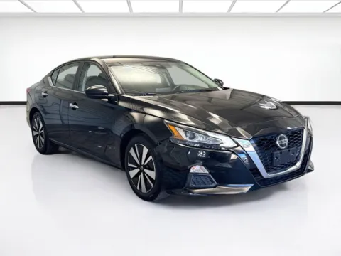 Another view of 2021 Nissan Altima 2.5 SV for sale in Montclair, CA at STG Montclair
