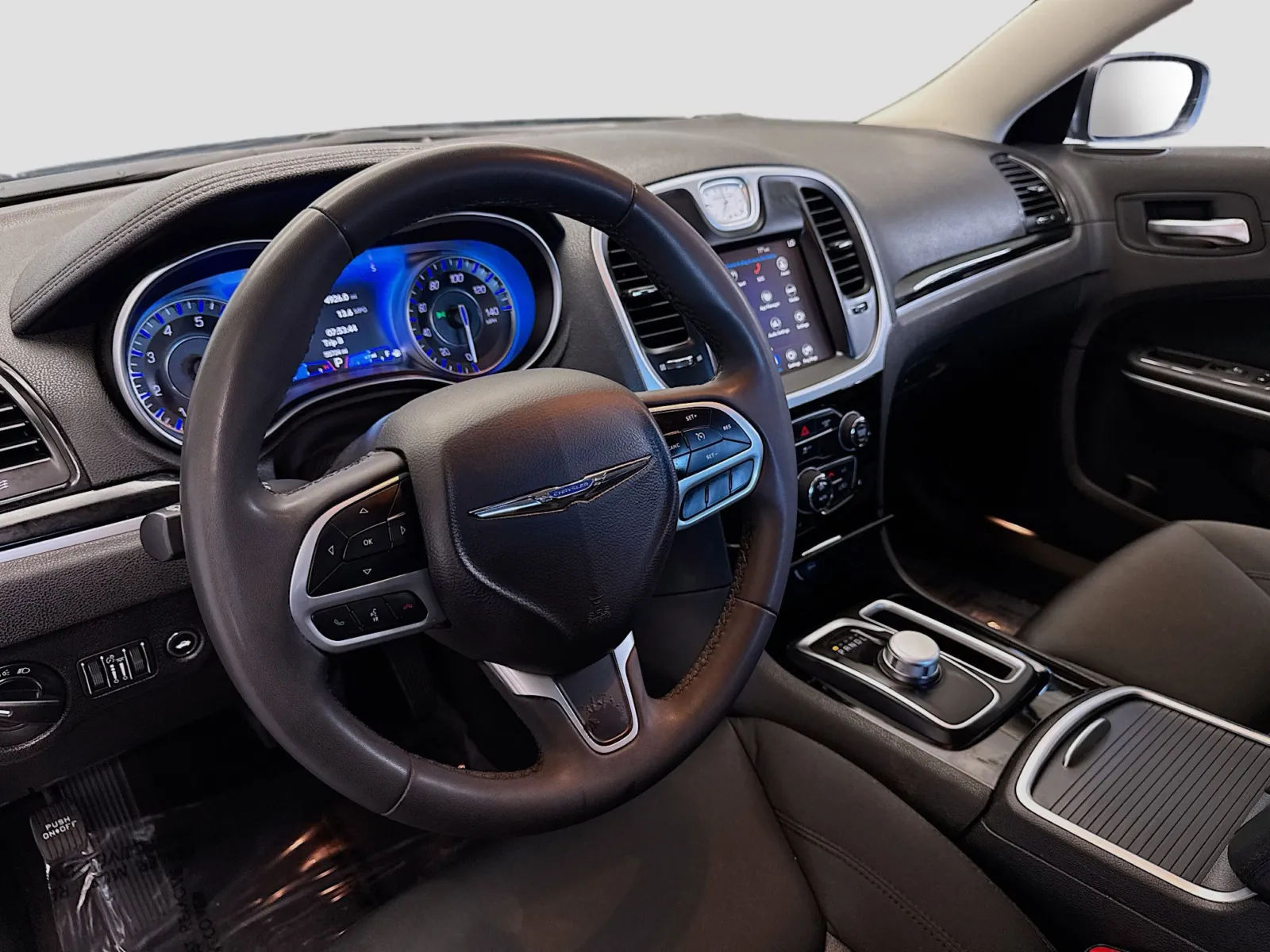 2023 Chrysler 300 Touring photo 3