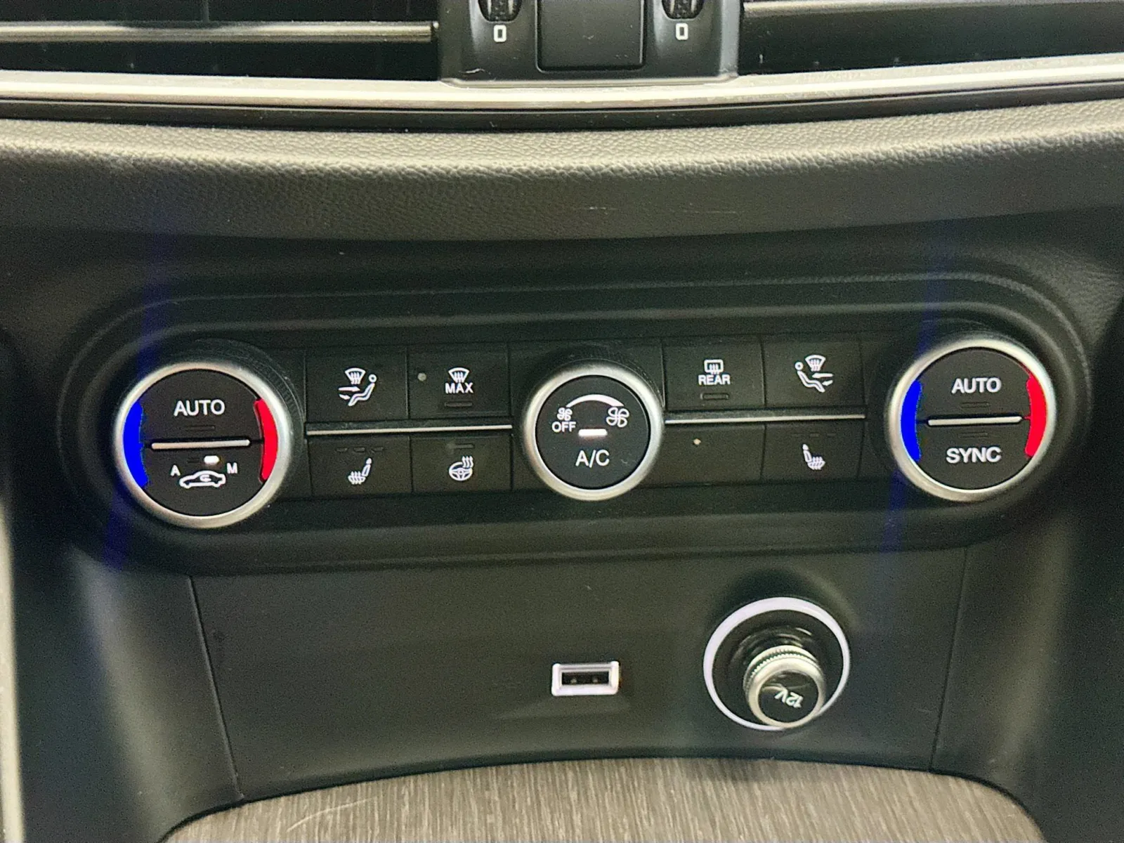 2022 Alfa Romeo Stelvio Ti photo 4