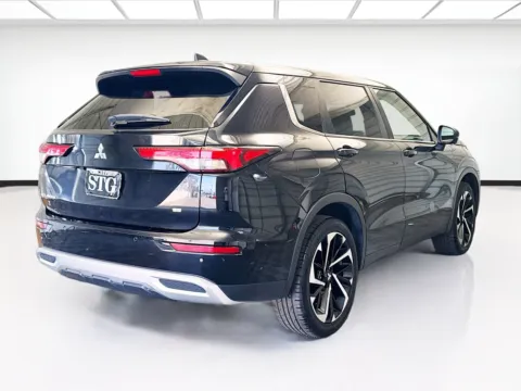 More photos of 2023 Mitsubishi Outlander SE at STG Montclair, CA