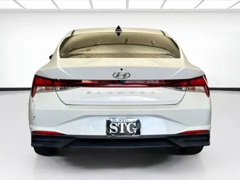 More photos of 2022 Hyundai Elantra SEL at STG Montclair, CA