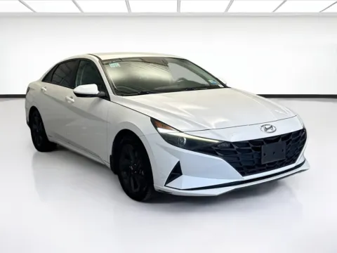 Another view of 2022 Hyundai Elantra SEL for sale in Montclair, CA at STG Montclair