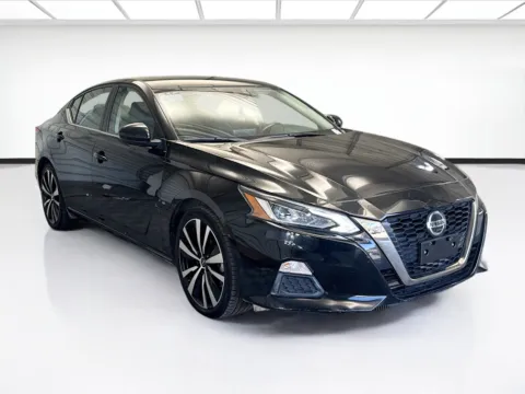 Another view of 2022 Nissan Altima 2.5 SR for sale in Montclair, CA at STG Montclair