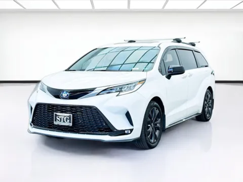 White 2023 Toyota Sienna XSE for sale in Montclair, CA
