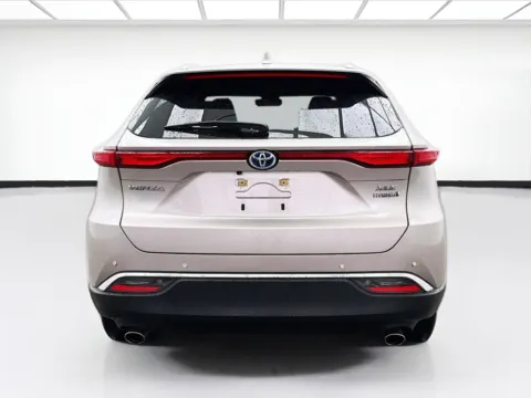 More photos of 2022 Toyota Venza XLE at STG Montclair, CA