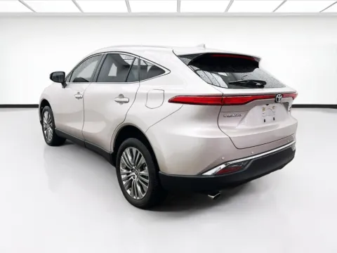 More photos of 2022 Toyota Venza XLE at STG Montclair, CA