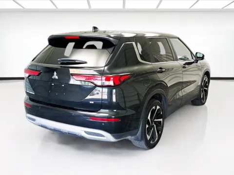 More photos of 2022 Mitsubishi Outlander SE at STG Montclair, CA