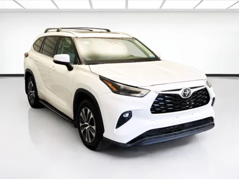 Another view of 2022 Toyota Highlander XLE for sale in Montclair, CA at STG Montclair