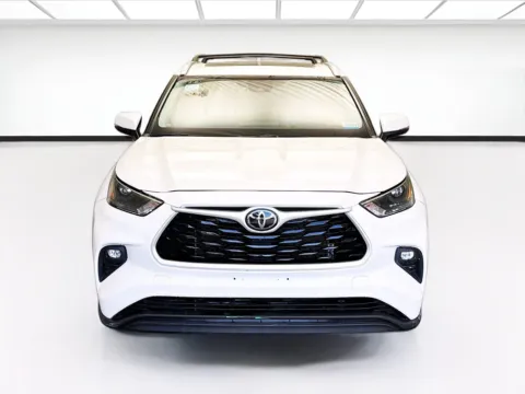 Photos of 2022 Toyota Highlander XLE for sale in Montclair, CA at STG Montclair