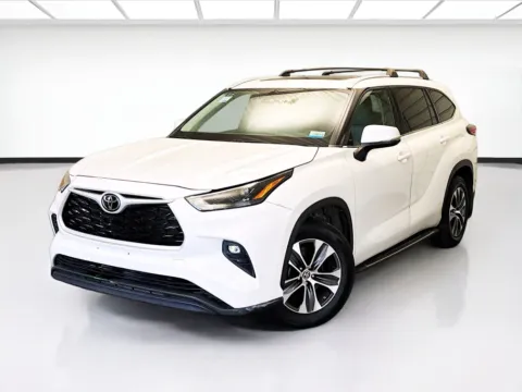 White 2022 Toyota Highlander XLE for sale in Montclair, CA