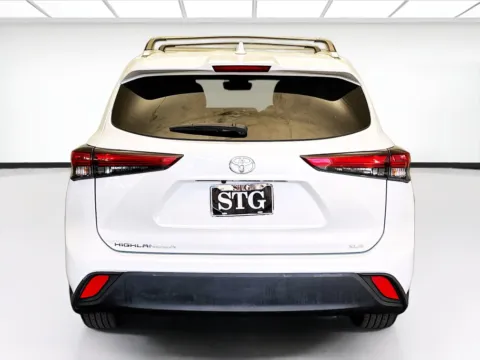 More photos of 2022 Toyota Highlander XLE at STG Montclair, CA