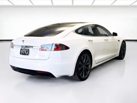 More photos of 2020 Tesla Model S at STG Montclair, CA