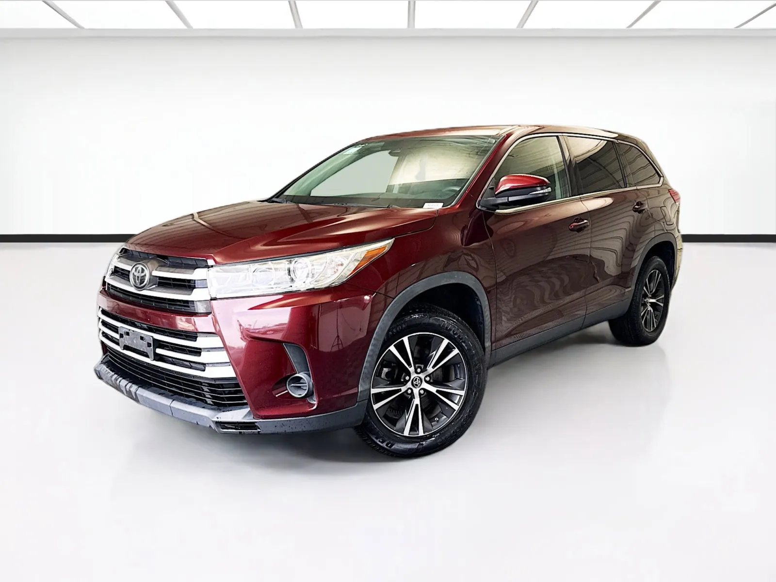 Red 2019 Toyota Highlander LE for sale in Montclair, CA