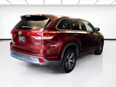 More photos of 2019 Toyota Highlander LE at STG Montclair, CA