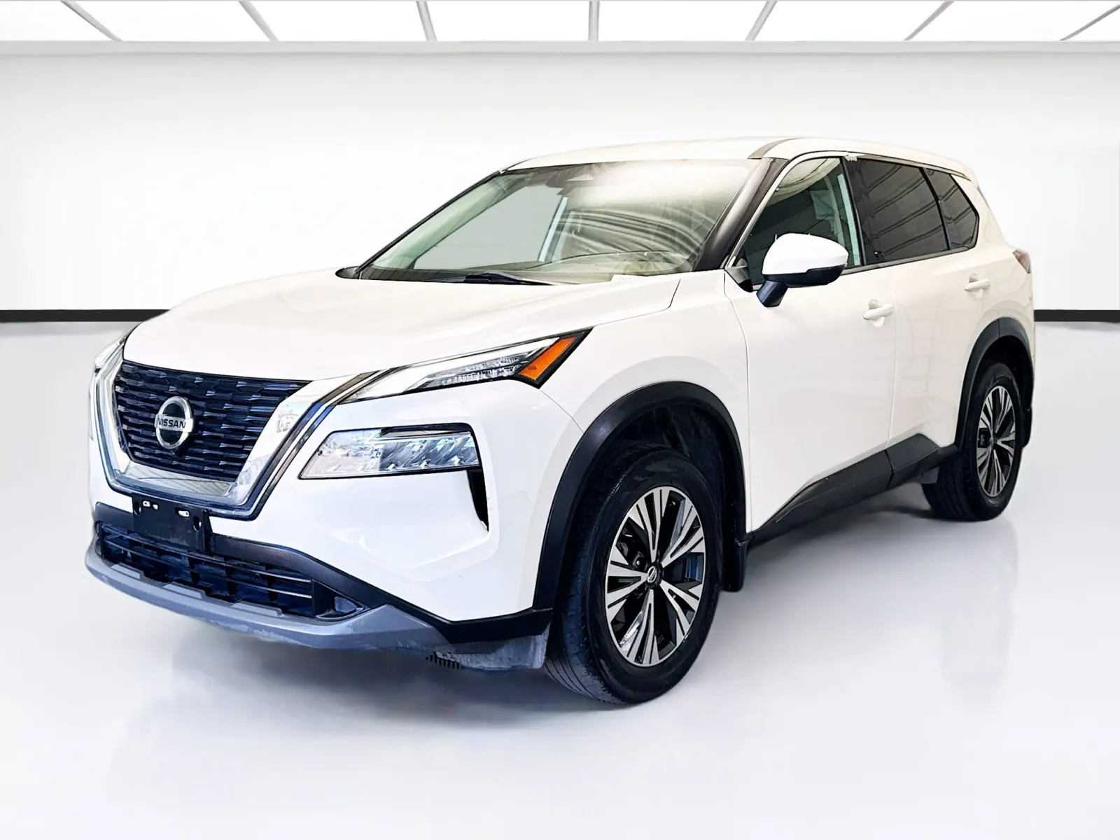 White 2021 Nissan Rogue SV for sale in Montclair, CA