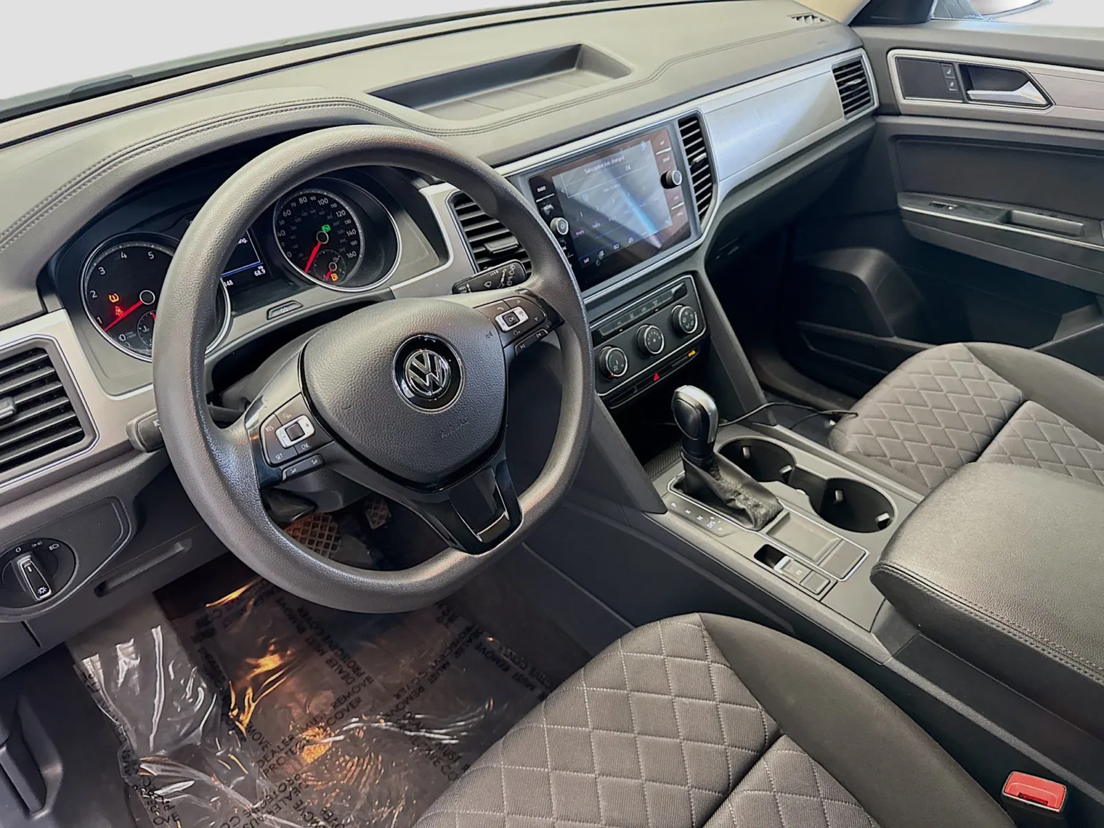 2018 Volkswagen Atlas Launch Edition photo 3