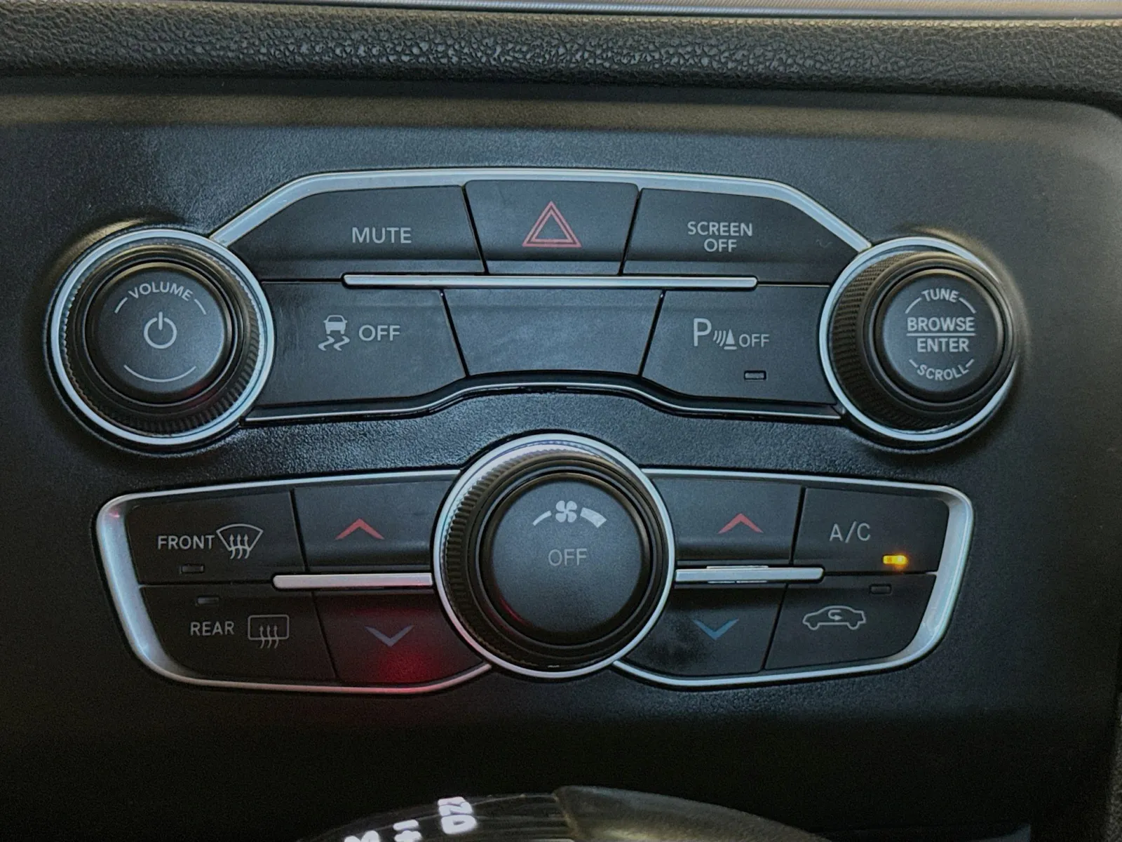 2023 Dodge Charger SXT photo 4
