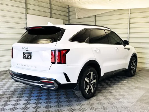 More photos of 2022 Kia Sorento S at STG Montclair, CA