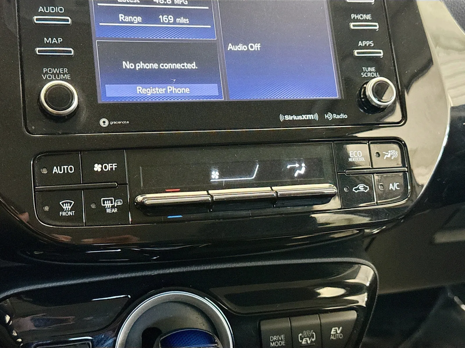 2022 Toyota Prius Prime LE photo 3