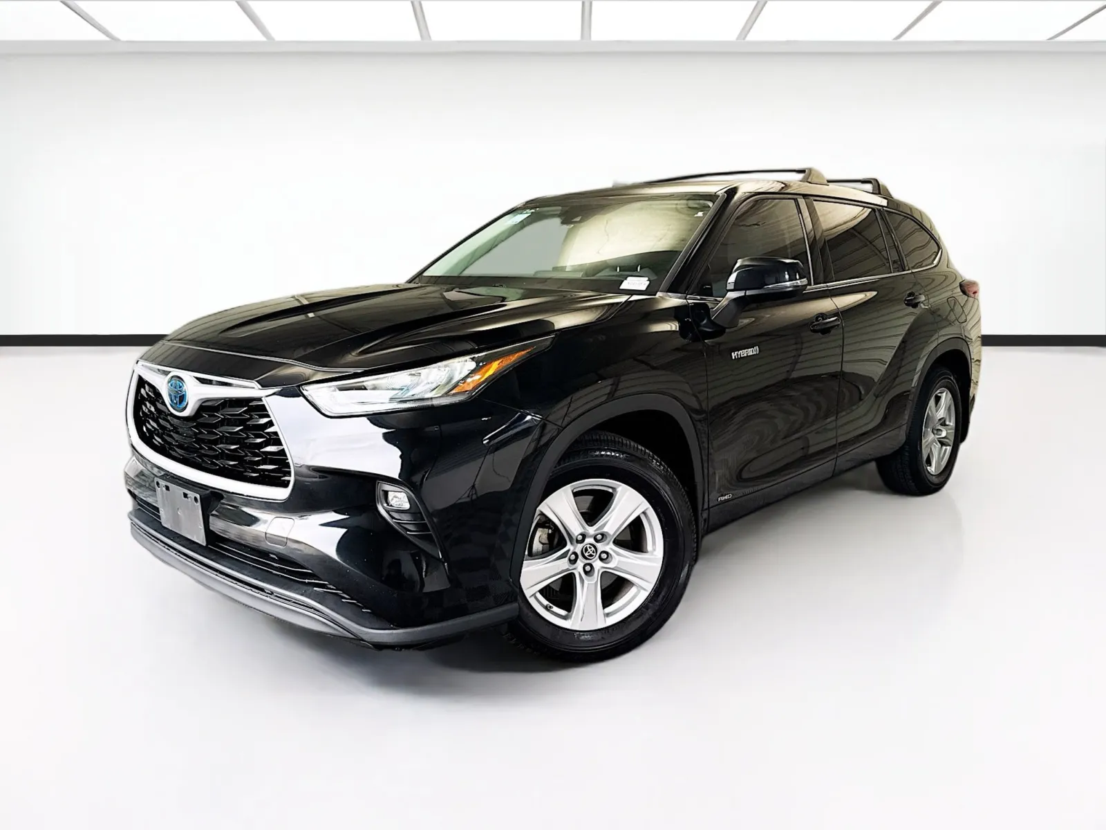 Black 2020 Toyota Highlander Hybrid LE for sale in Montclair, CA