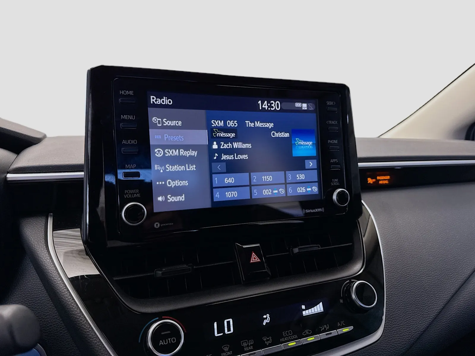 2022 Toyota Corolla Hybrid LE photo 4