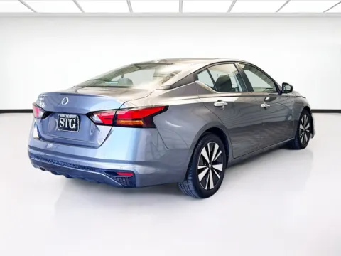 Another view of 2022 Nissan Altima 2.5 SV for sale in Montclair, CA at STG Montclair