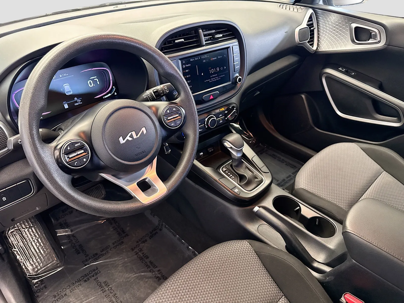 2023 Kia Soul LX photo 3