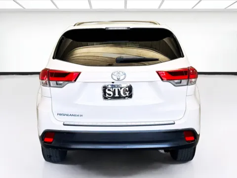 More photos of 2019 Toyota Highlander LE at STG Montclair, CA
