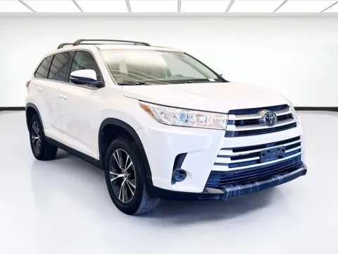 Another view of 2019 Toyota Highlander LE for sale in Montclair, CA at STG Montclair