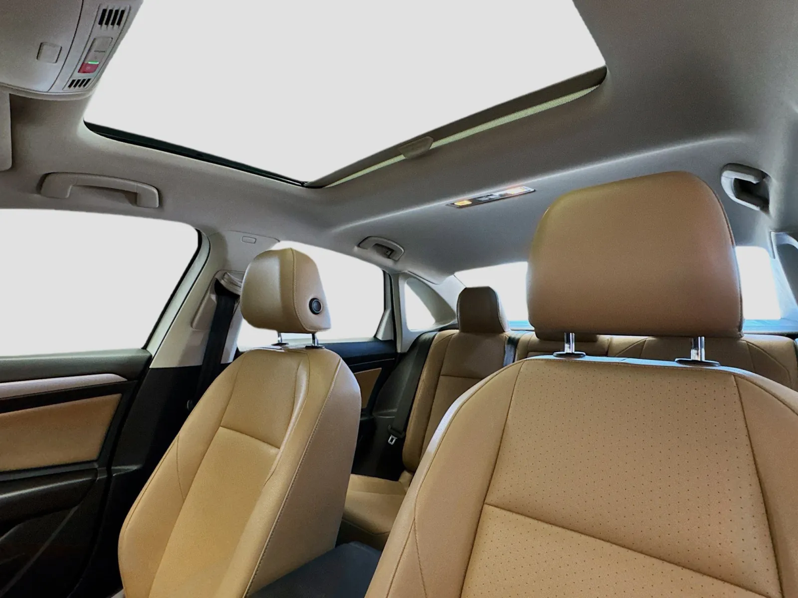 2020 Volkswagen Jetta SE R-Line photo 4