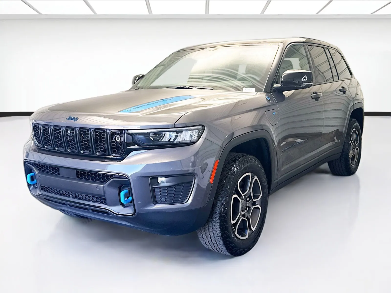 Gray 2023 Jeep Grand Cherokee Trailhawk 4xe for sale in Montclair, CA