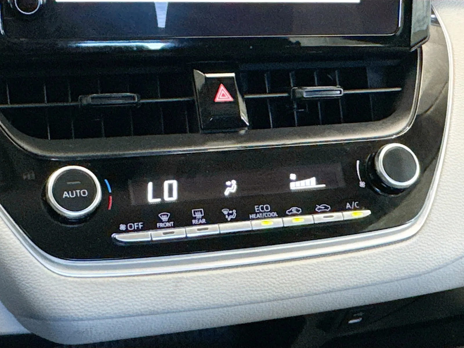 2024 Toyota Corolla LE photo 4