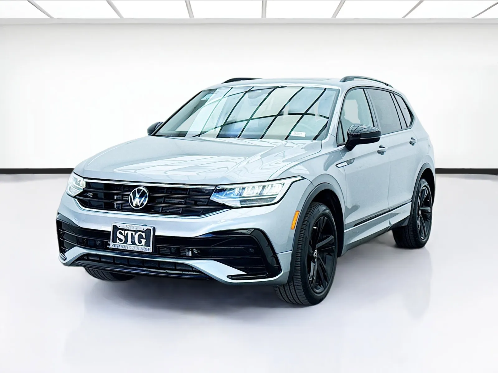 2023 Volkswagen Tiguan 2.0T SE R-Line Black for sale in Montclair, CA
