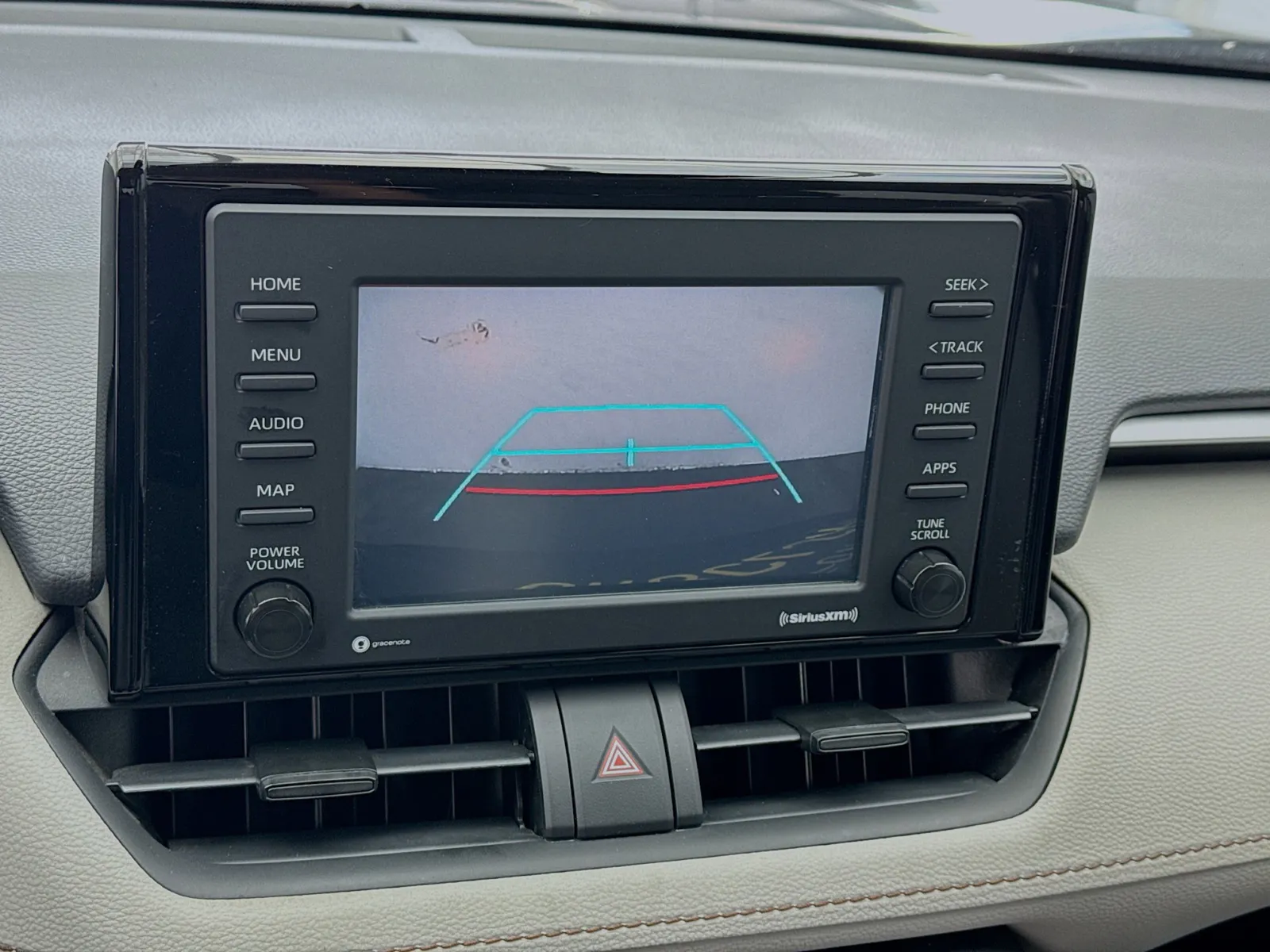 2021 Toyota RAV4 Hybrid XLE photo 4