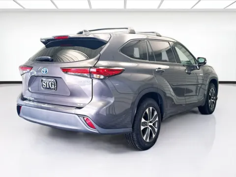 More photos of 2021 Toyota Highlander Hybrid XLE at STG Montclair, CA