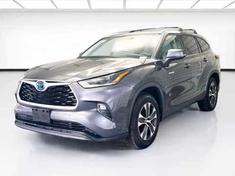Gray 2021 Toyota Highlander Hybrid XLE for sale in Montclair, CA