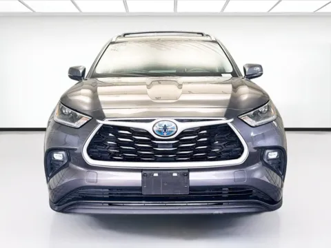 Photos of 2021 Toyota Highlander Hybrid XLE for sale in Montclair, CA at STG Montclair