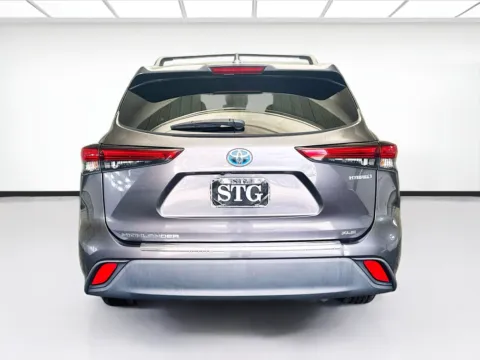 More photos of 2021 Toyota Highlander Hybrid XLE at STG Montclair, CA