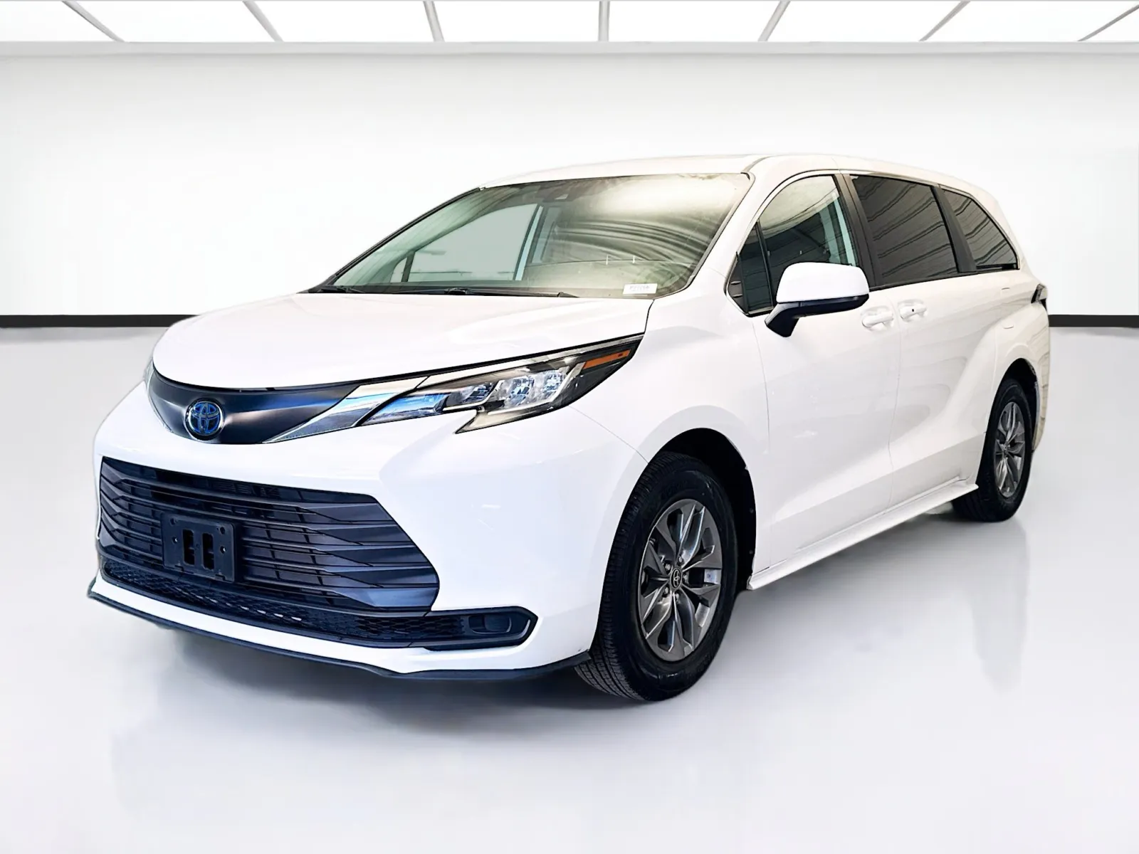 White 2023 Toyota Sienna LE 8 Passenger for sale in Montclair, CA