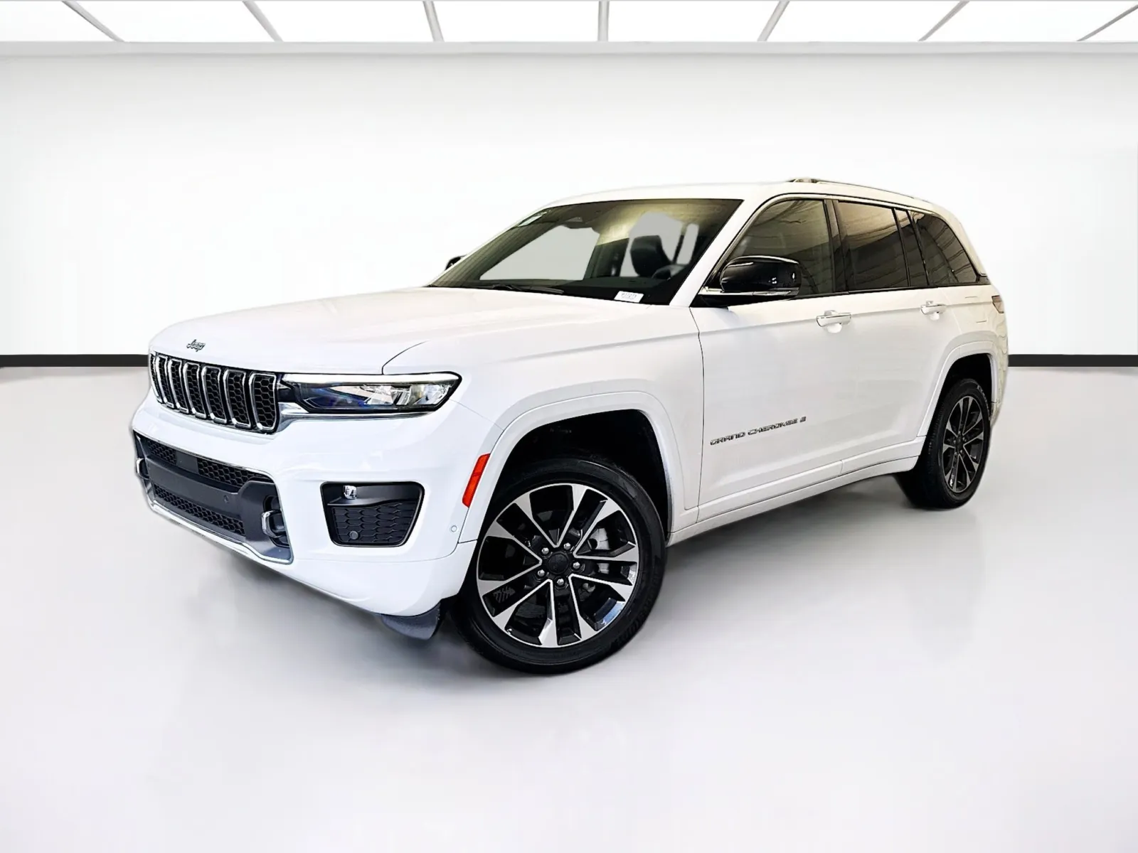 White 2022 Jeep Grand Cherokee Overland for sale in Montclair, CA