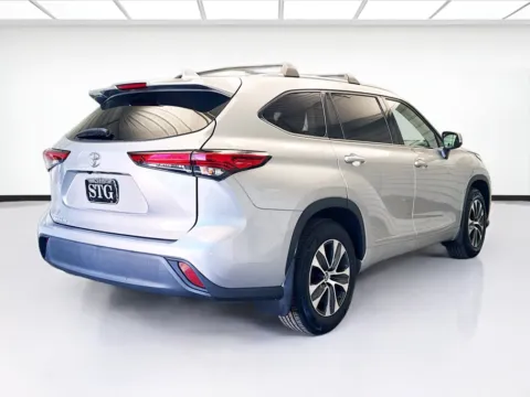 More photos of 2022 Toyota Highlander XLE at STG Montclair, CA