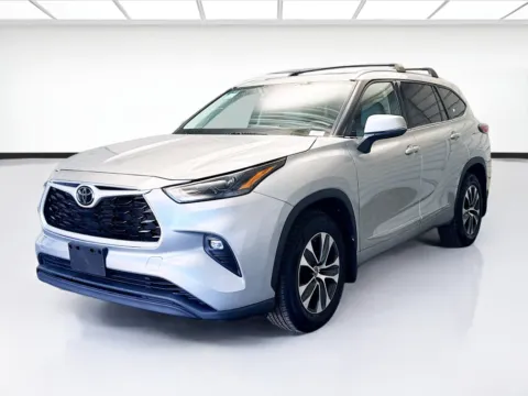 Silver 2022 Toyota Highlander XLE for sale in Montclair, CA