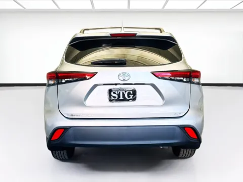 More photos of 2022 Toyota Highlander XLE at STG Montclair, CA