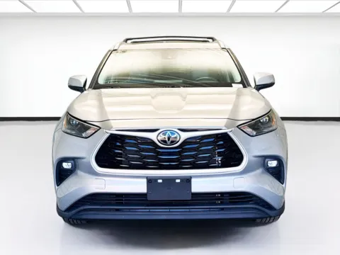 Photos of 2022 Toyota Highlander XLE for sale in Montclair, CA at STG Montclair